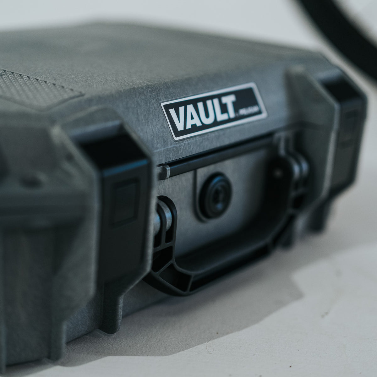 Estuche Vault by Pelican Mod. V200C Black #color_Black