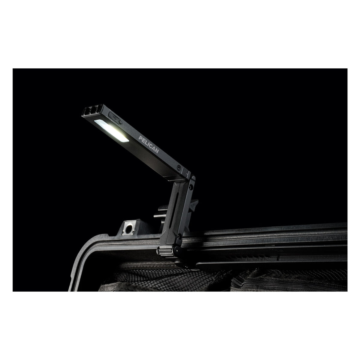 Lámpara giratoria Pelican Modlight, detalle del módulo con luz blanca