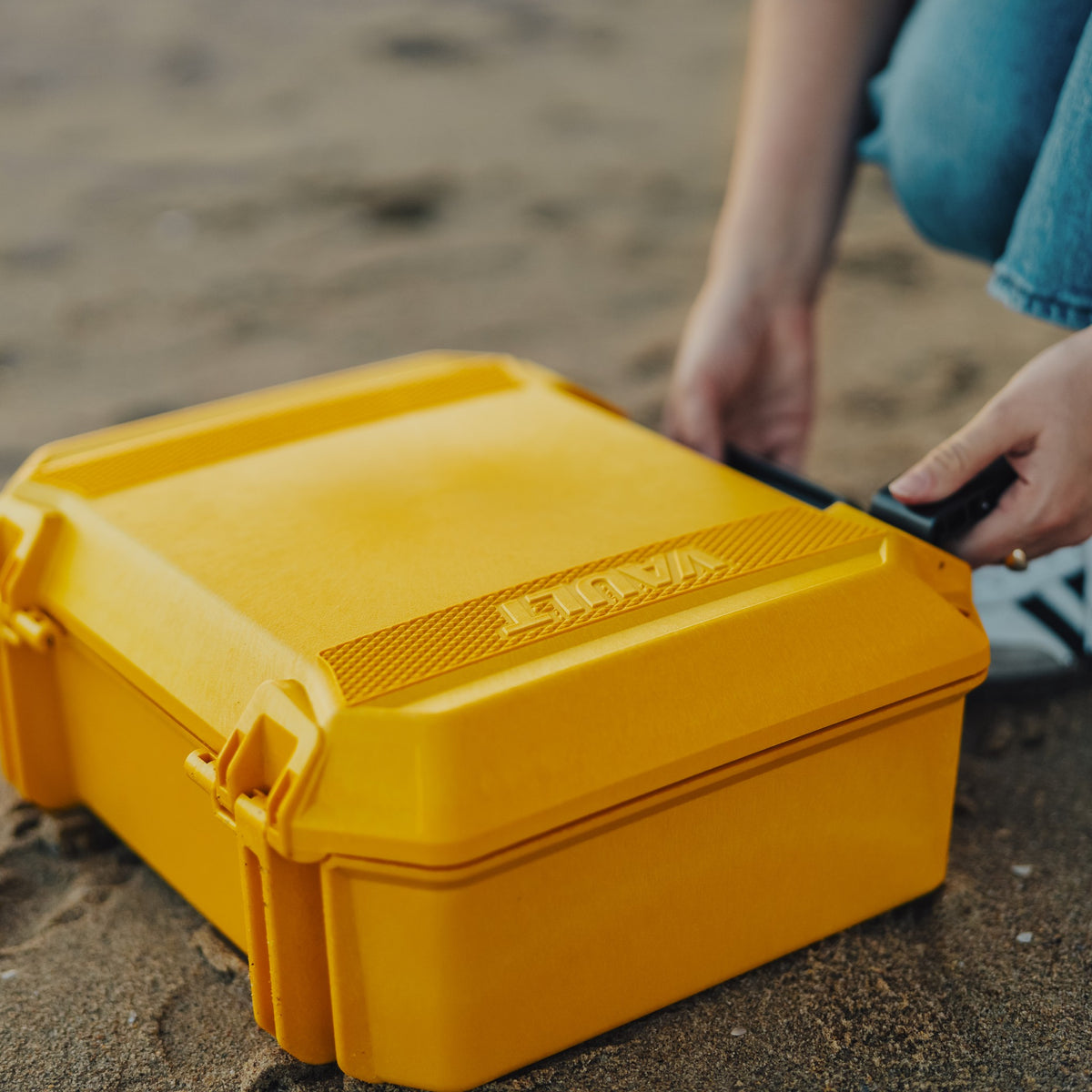 Estuche Vault by Pelican Mod. V200C Yellow #color_Yellow